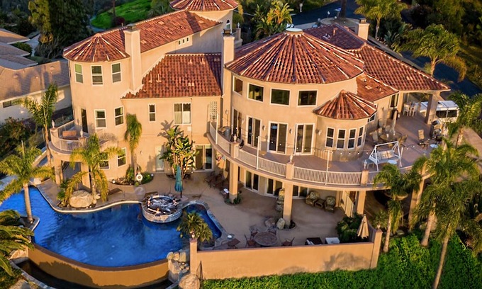 Fallbrook House | 7 BDR all with private baths 10k ft² Villa, Resort Pool, Theatre, Gym, Game Room