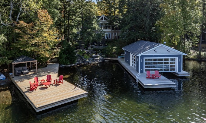 Muskoka Lakes Cottage | 7 bed, 5 bath spectacular cottage on Lake Joseph!