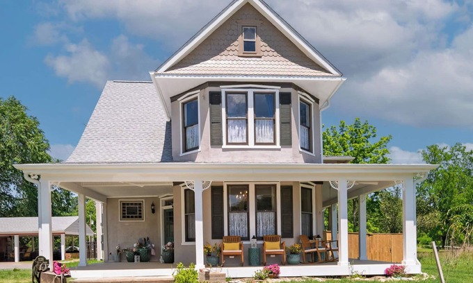 Harpers Ferry House | 7 Bed/4.5 Bath, Sleeps 14, Sauna, Hot Tub, Pool
