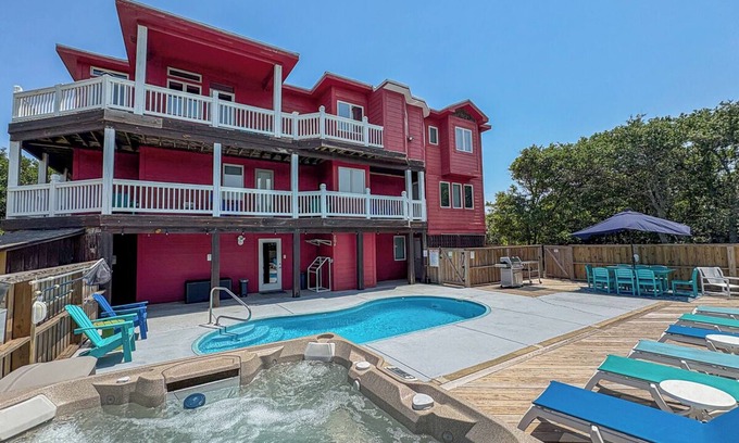 Southern Shores House | 7 Bed, 6.1 Bath dog friendly w/pool, hot tub, game room and elevator!