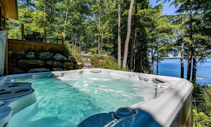 Torrance Cottage | 7 bed 6 bath oasis on Lake Muskoka! Boathouse + Bunkie!