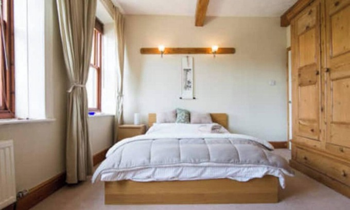 Ainley Top House | 7 Bed House - Sleeps 13 Guests Get-together House