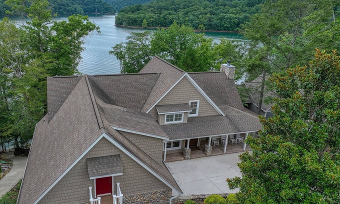 Big Creek House | 7 Bedroom - 8 Bath Lakefront Oasis On Norris Lake W/Private Dock & Great Views