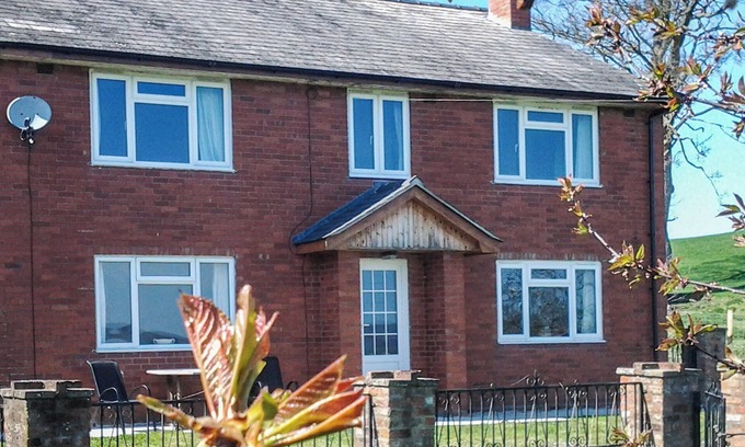 Oswestry Cottage | 7 bedroom accommodation in Llanyblodwel