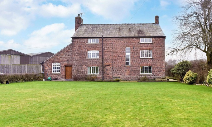 Tatton Park Cottage | 7 bedroom accommodation in Blackden, near Crewe