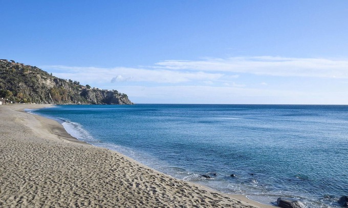 Bocale House | 7 bedroom accommodation in Lazzaro