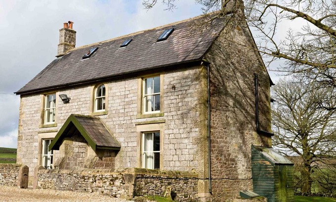 Hurdlow Other | 7 bedroom farmhouse, nestled in a quiet hamlet near to Buxton and Bakewell.