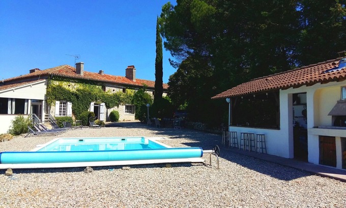 Lagarrigue House | 7 Bedroom hill top Manoir; pool, bar & pizza oven, sleeps 18, 2 hectare grounds