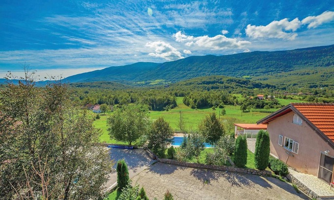 Crni Kal House | 7 bedroom pet friendly home in Crni Kal