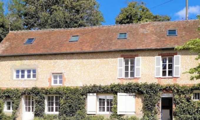 Tosny House | 7 bedroom private vacation home in les trois lacs