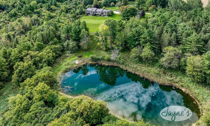 Creemore House | 7 bedrooms 5 bathrooms Country Home near Creemore