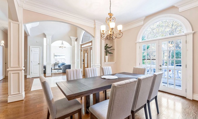 Buckhead House | 7 BEDROOMS - BUCKHEAD "HAVEN MANSION"