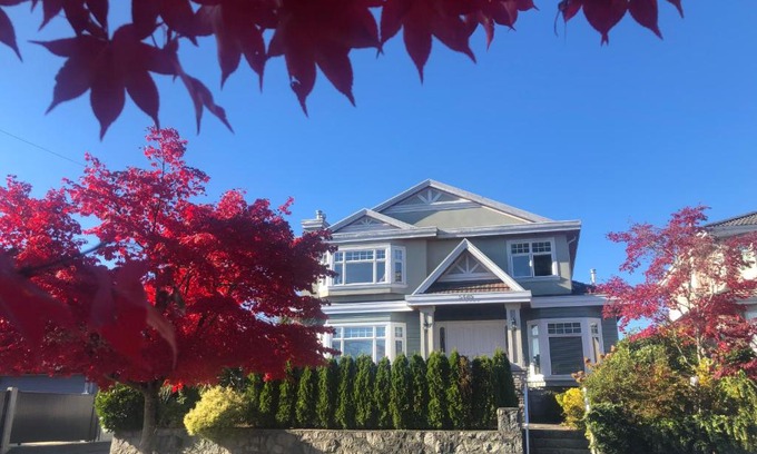 Riley Park-Little Mountain Hotel | 7 Bedrooms in the Heart of Vancouver