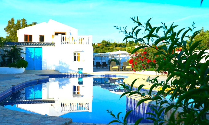 Coin House | 7 Bedrooms Sleeps 16