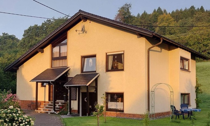 Westerburg Apartment | 7-bett Wohnung "sonnenblume" - Ferienwohnungen Wengenroth