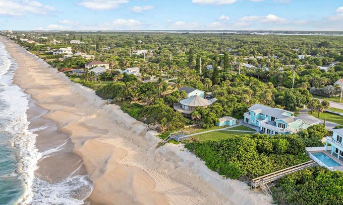 Floridana Beach House | 7 BR/7.5 BA Oceanfront with Private Beach Access