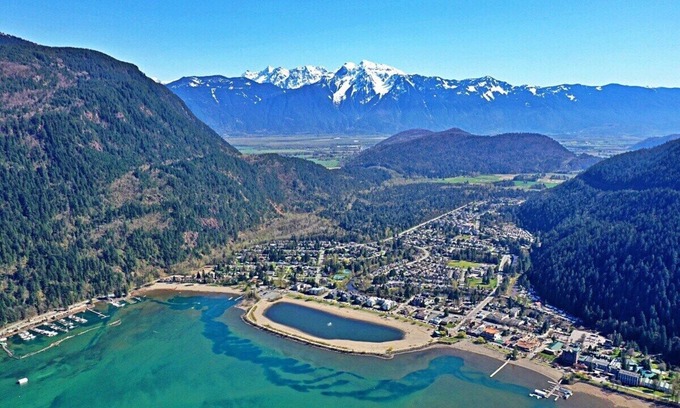 Popkum House | 7 BR House With Pool & Hot Tub Near Harrison