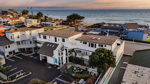 Cayucos House | 7 Cayucan Bungalows by AvantStay Close to Beach Ocean Views Sleeps 36