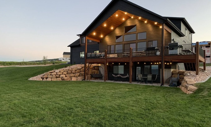 Garden City Cabin | 7 King Beds! Private Hot Tub, Pickleball Court, SUP’s, Ping Pong and Air Hockey