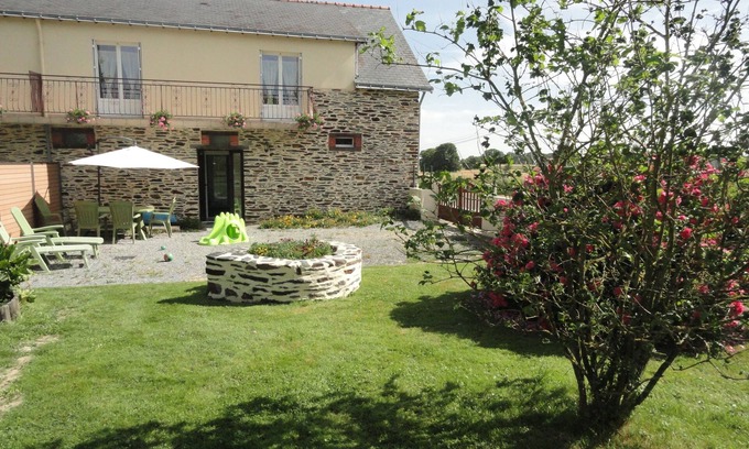 Conquereuil House | 7 km from DERVAL, stone house 4/5 adults + 1 baby. INTERNET BOX.