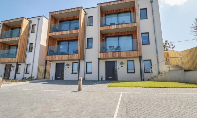 Porth House | 7 Longshore