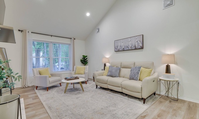 East Stroudsburg House | 7 Mi to Camelback Mtn: Chic Penn Estates Home