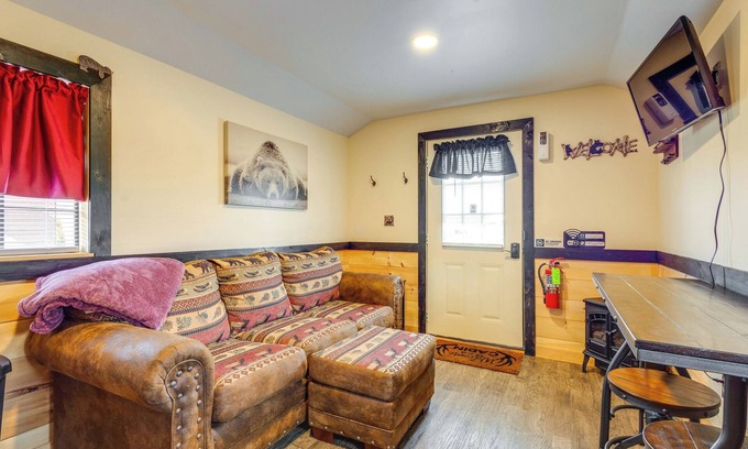 Sevierville Cabin | 7 Mi to Dollywood: Cozy Cabin w/Patio & Grill!