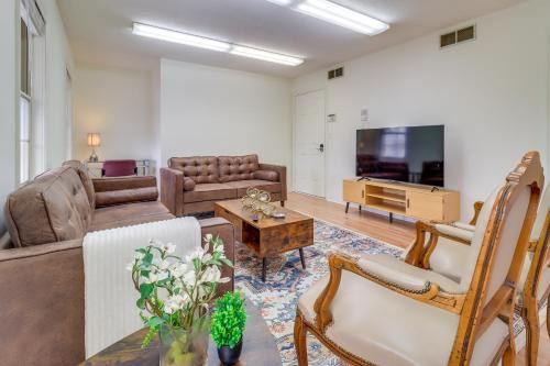 Bedford Apartment | 7 Mi to Downtown Toledo and Riverfront Cozy Apt!