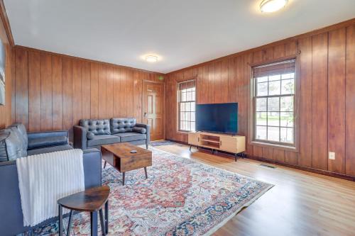 Bedford Apartment | 7 Mi to Downtown Toledo Cozy Apartment