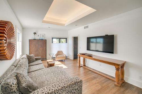 Old Brooklyn Apartment | 7 Mi to Dtwn and Lake Erie Sleek Cleveland Apt!