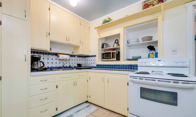 Crystal River Cottage | 7 Mi to Gulf: Home w/Dock Access in Crystal River