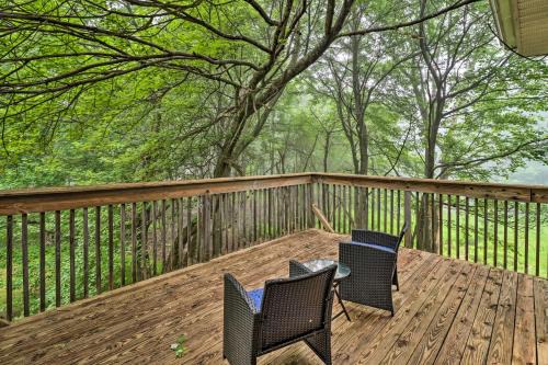 Albrightsville House | 7 Mi to Lake Harmony Home with Furnished Deck!