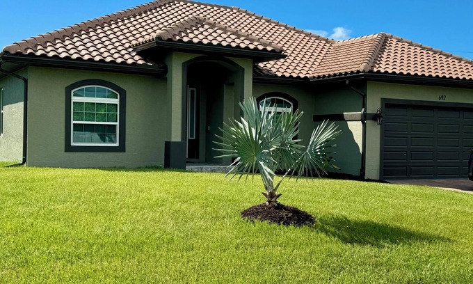 South Venice House | 7 min drive to a Beach. Family Beach Getaway wSaltwater Pool