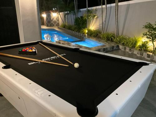 Nong Kae Villa | 7 Minutes from Centre Orchid villa With Jacuzzi and Pool Table