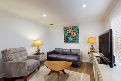 Wilmington Historic District Apartment | 7 on 2nd