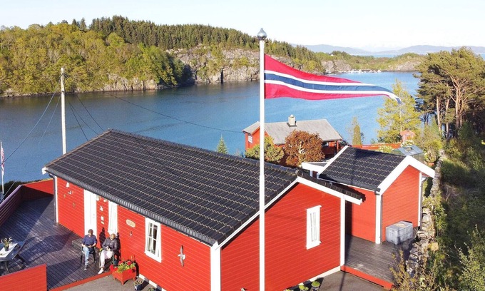 Sund House | 7 person holiday home in KLOKKARVIK