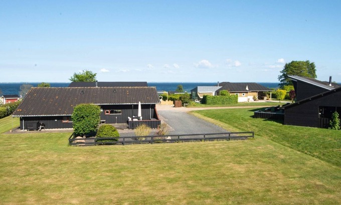 Grønninghoved Strand House | 7 person holiday home in Sjølund