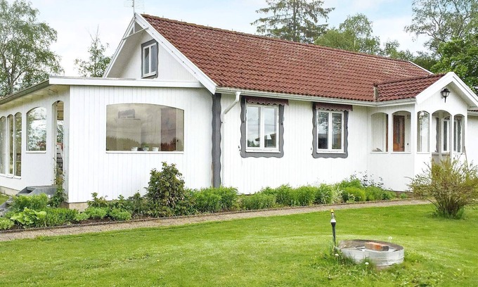 Vara Municipality House | 7 person holiday home in VARA-By Traum
