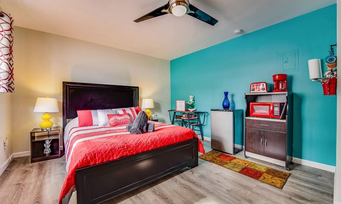 Middle River Terrace Apartment | 🏳️‍🌈 #7 Walk to Wilton Drive