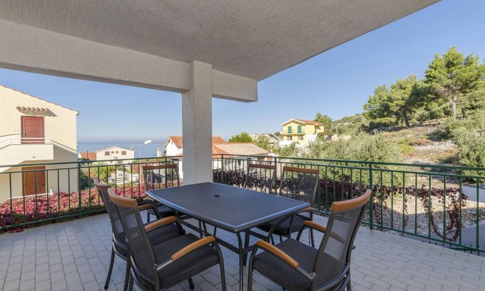 Primosten Burnji Apartment | 70 m² Apartment ∙ 3 bedrooms ∙ 6 guests