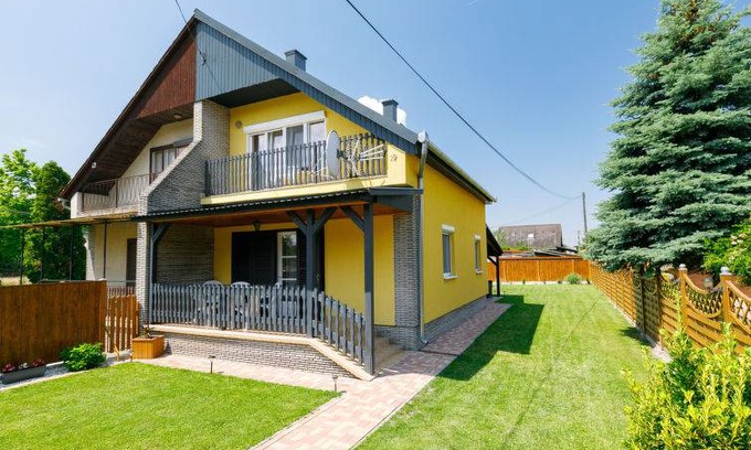 Balatonkeresztur House | 70 m² House ∙ 2 bedrooms ∙ 5 guests