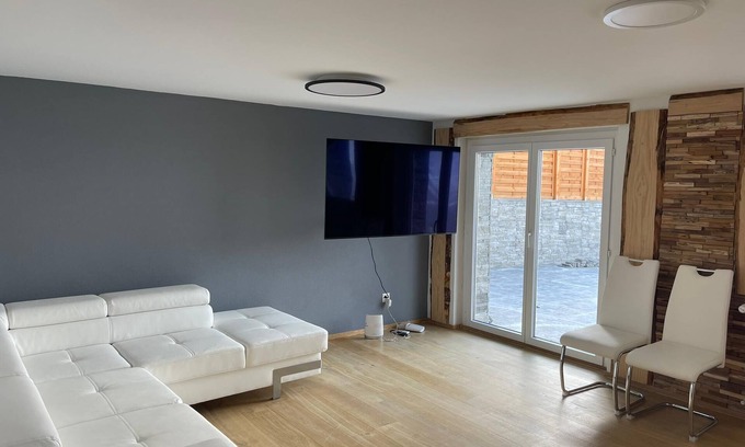 Graechen Apartment | 700 metres from ski resort