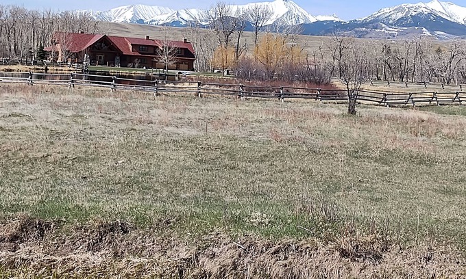 Big Timber House | 7000 sq ft log home located on the Sweet grass Creek