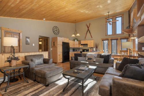 Fraser House | 701B Quail