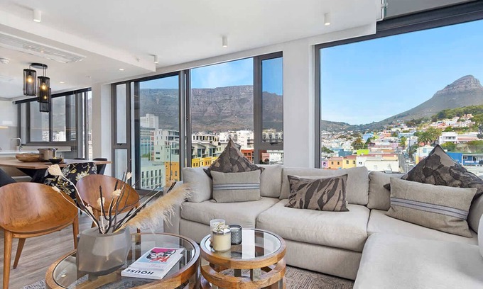 Bantry Bay Apartment | 702 on Strand Cape Town - Panoramic Mountain Views