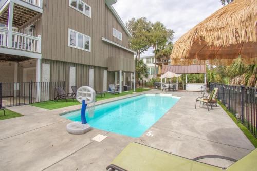 Saint Helena Island House | 702 Whiting Rd
