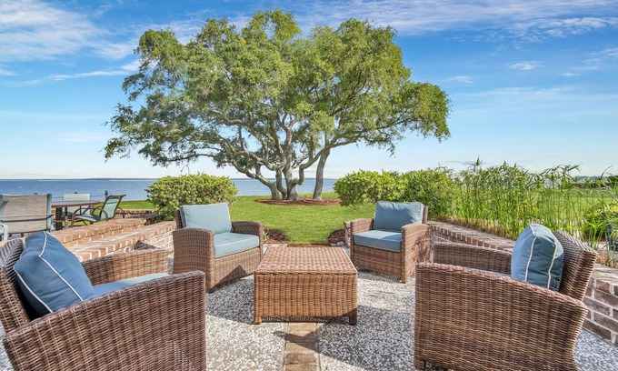 Harbour Town House | 703 Schooner Court sleeps 7 with Calibogue sound views in Harbour Town. Book your stay today!