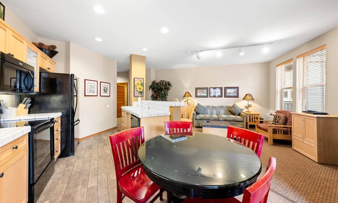 Olympic Valley Condo | 716 | Tahoe 2BD Basecamp - Soaks, Swims + W/D
