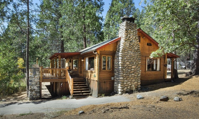 North Wawona Cabin | (72) Sequoia (1 Bedroom Only)