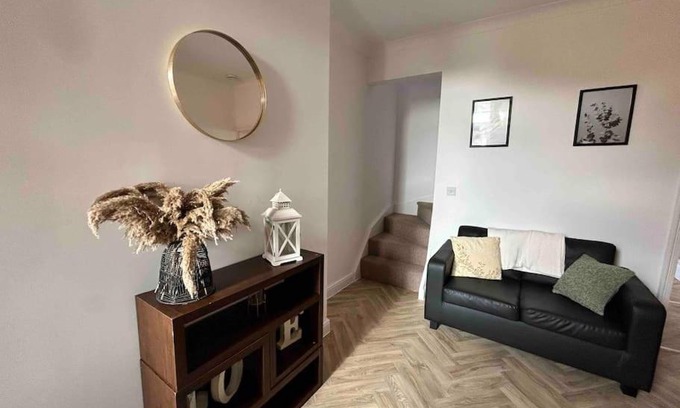 Scunthorpe House | 74 Ashby House 3 bed townhouse